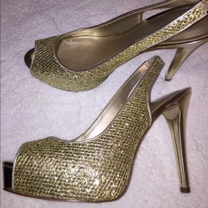 🔥💣Gold sling back pumps NWOT🔥💣